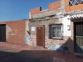 Disponible en venta Casa en La Línea de la Concepción photo 0