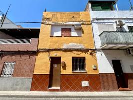 Casa En venta en La Plata, Sevilla photo 0