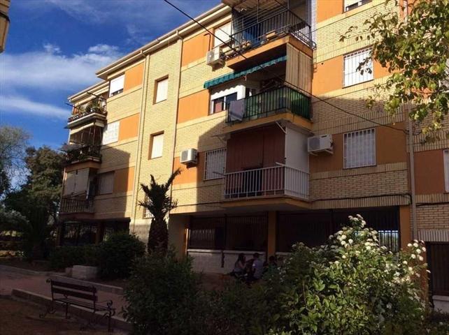 Venta de piso sin posesión en Linares (Jaén) photo 0