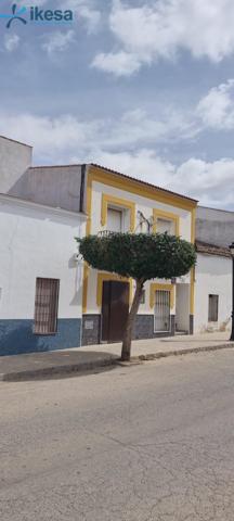 Venta de Casa Adosada en el Centro de Bienvenida (Badajoz) photo 0