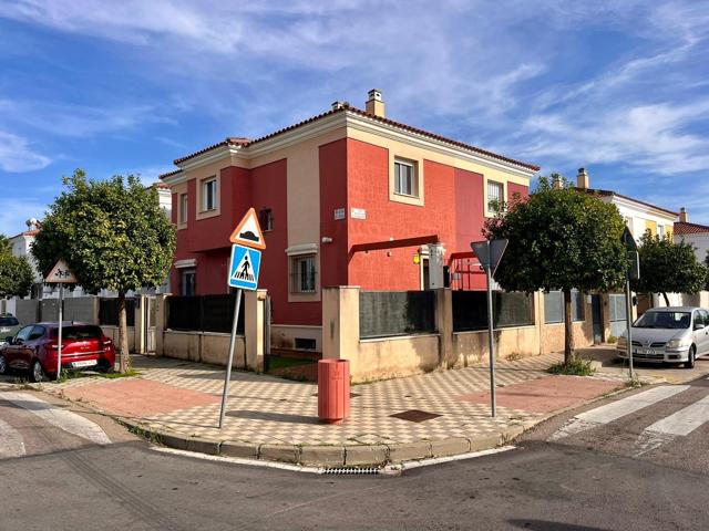 Venta de adosado en Utrera, Sevilla photo 0