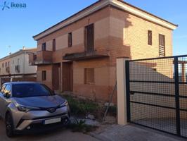 Venta de Casa Adosada en Construcción + Garaje en Alange (Badajoz) photo 0