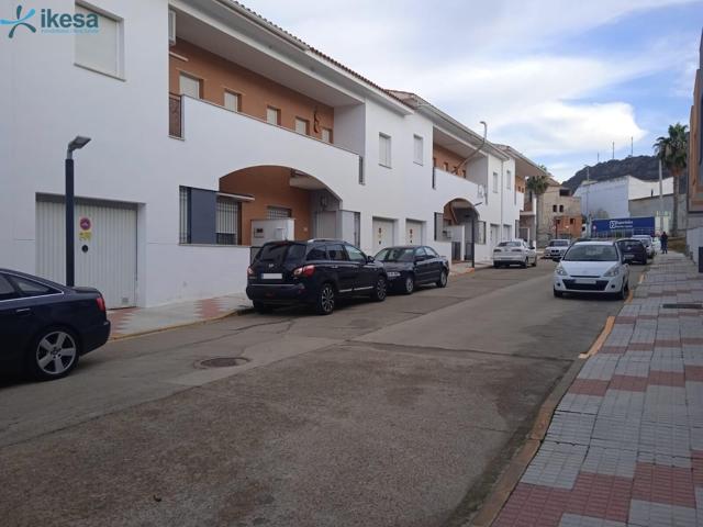 Venta de Casa Adosada en C-Ecuador - Castuera (Badajoz) photo 0