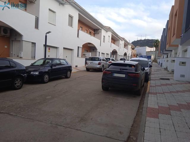 Venta de Casa Adosada en C-Ecuador - Castuera (Badajoz) photo 0