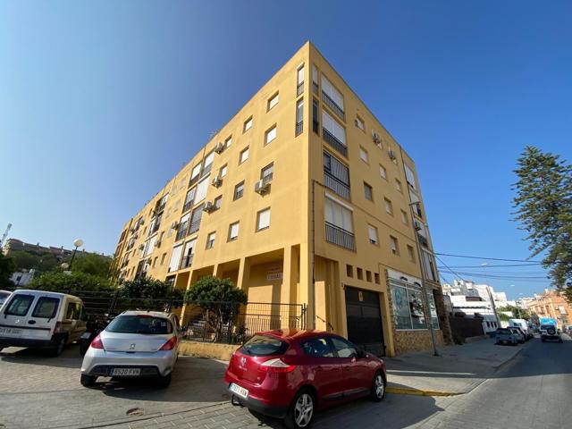 Piso de cuatro dormitorios y dos baños. photo 0