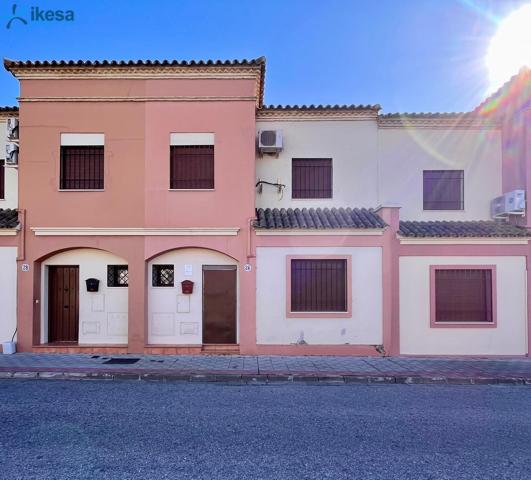 VENTA DE CASA ADOSADA EN UTRERA (SEVILLA) photo 0