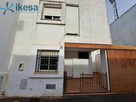 VENTA DE CASA ADOSADA EN NIEBLA, HUELVA. photo 0