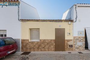 VENTA DE CASA ADOSADA EN LA LOCALIDAD DE SANTA BARBARA DE CASA, HUELVA. photo 0