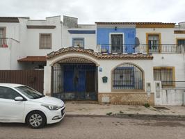 Unifamiliar Pareada En venta en Andalucia, Pilas photo 0