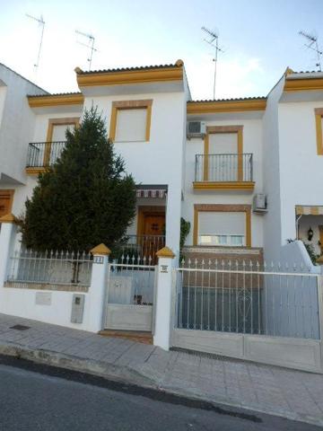 Unifamiliar Pareada En venta en Andalucia, Mengibar photo 0
