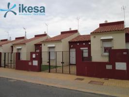 VENTA DE CASA ADOSADA EN AYAMONTE, HUELVA. ACTIVO INMOBILIARIO SIN POSESIÓN. photo 0