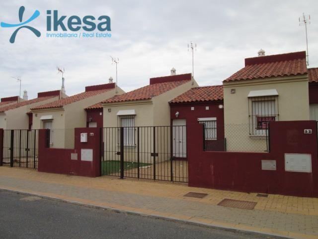 VENTA DE CASA ADOSADA EN AYAMONTE, HUELVA. ACTIVO INMOBILIARIO SIN POSESIÓN. photo 0