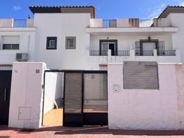 Venta de Adosado en Lebrija, Sevilla photo 0