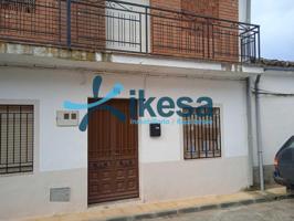 Unifamiliar Pareada En venta en Extremadura, Fuenlabrada De Los Montes photo 0