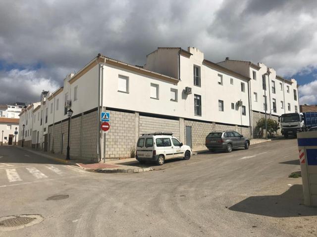 Local comercial con plaza de parking en Olvera, Cádiz photo 0