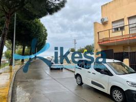 Unifamiliar Pareada En venta en Andalucia, Burguillos De Sevilla photo 0