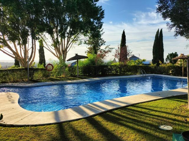 Chalet Adosado en MonteCastillo: Espacio y Comodidad para Tu Familia photo 0