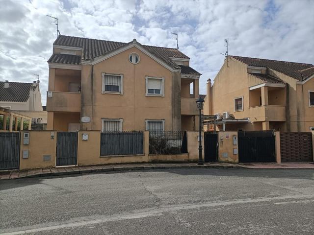 Unifamiliar Pareada En venta en Espartinas Pueblo, Espartinas photo 0