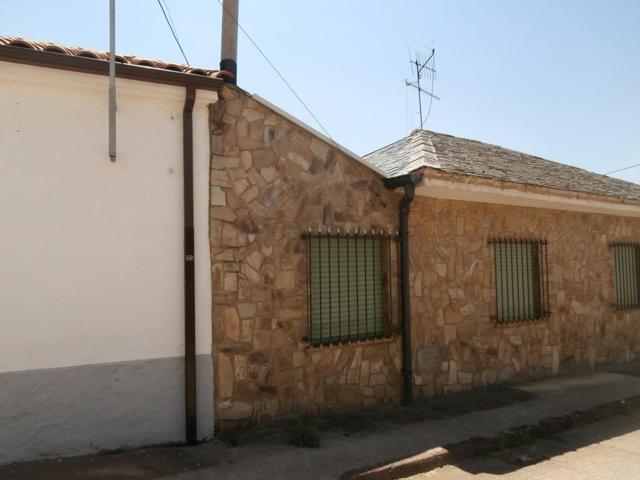 Venta de Adosado a reformar en Villamejil, León photo 0