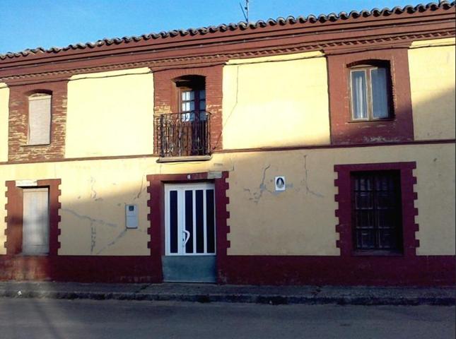 Unifamiliar Pareada En venta en Castilla Y Leon, Sahagun photo 0