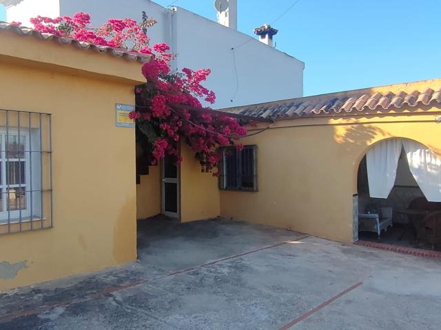 Encantador Chalet en Chiclana de la Frontera - Oportunidad Única photo 0