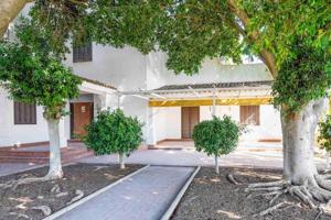 Chalet independiente con piscina en Urb. El Manzanar - Espartinas (Sevilla) photo 0