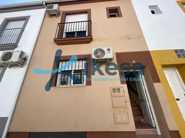 VENTA DE CASA ADOSADA EN ANDÚJAR (JAÉN) photo 0