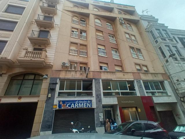 Amplio Local Comercial en el Corazón de Ceuta - Oportunidad para Inversores photo 0