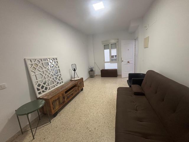 Alquiler – Bonito piso de 1 dormitorio en zona bien comunicada photo 0