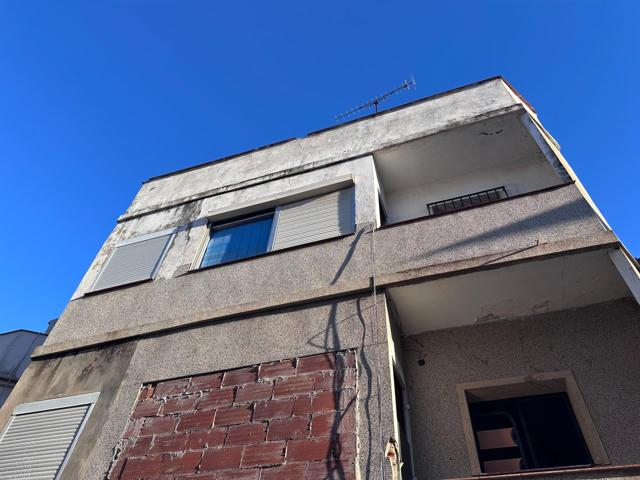 Oportunidad de Inversión en Algeciras: Piso a Reformar con Terraza 🌅 photo 0