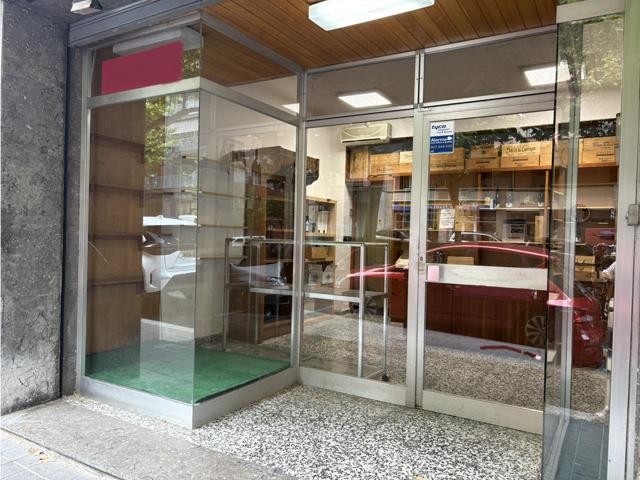 LOCAL AL PASEIG DE L'ESTACIÓ photo 0