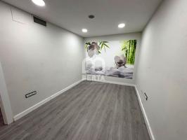 LOCAL AL CARRER COLON photo 0