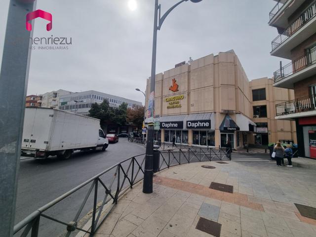 Local comercial en Centro Comercial Canguro, zona Los Belgas - Collado Villalba photo 0