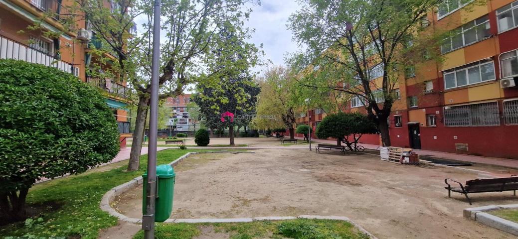 VENTA DE PISO CL. PONT DE MOLINS ( BARRIO PORTAZGO ) photo 0