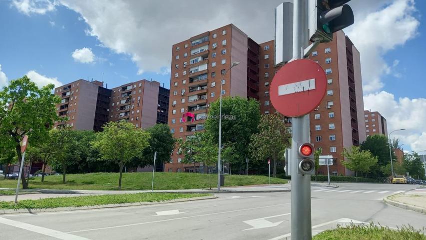 Piso En venta en Numancia, Madrid photo 0