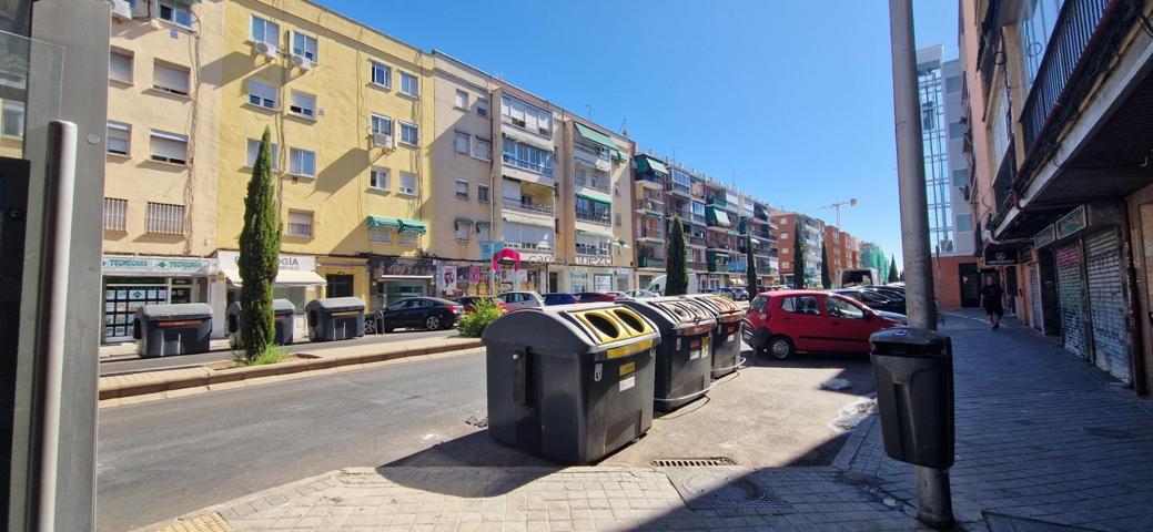 LOCAL COMERCIAL AVDA. VALVANERA 96 photo 0