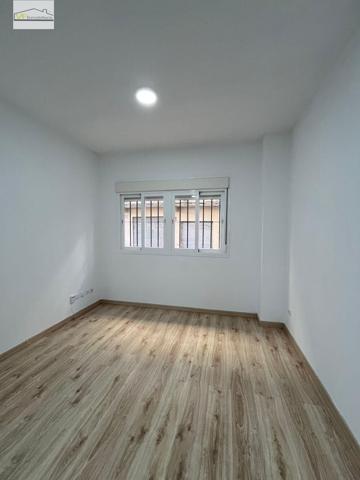 ¡Vive cómodo, vive bien: planta baja reformada junto al Hospital Civil! photo 0
