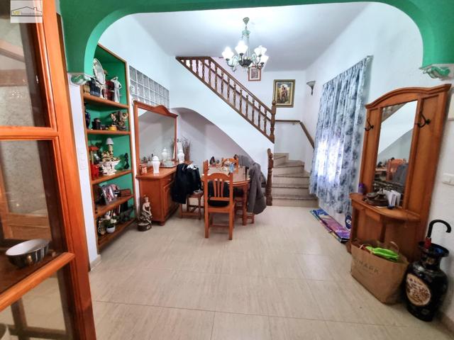 ¡Estupenda casa adosada en Ciudad Jardín! photo 0