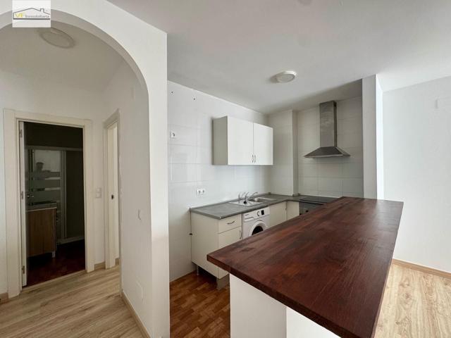 ¡Apartamento con garaje y trastero junto al Hospital Civil! photo 0