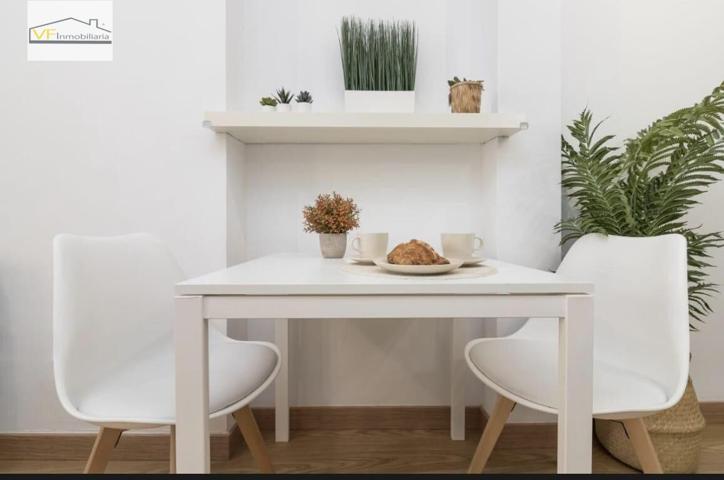 Un piso con historia, rentabilidad y licencia turística en el centro de Málaga photo 0