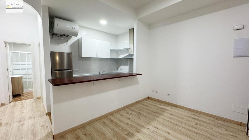 ¡Vive cómodo, vive bien: Apartamento reformado junto al Hospital Civil! photo 0