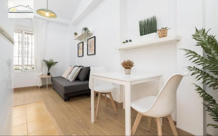 Un piso con historia, rentabilidad y licencia turística en el centro de Málaga photo 0