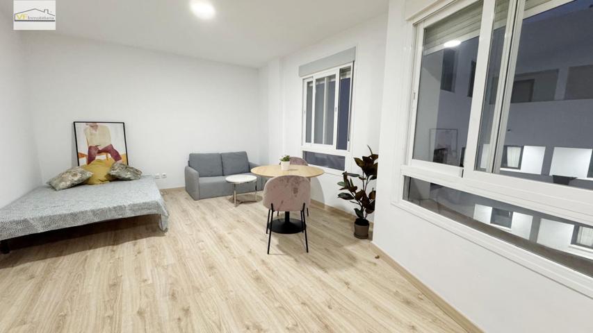 ¡Estudio con garaje y trastero junto al Hospital Civil! photo 0