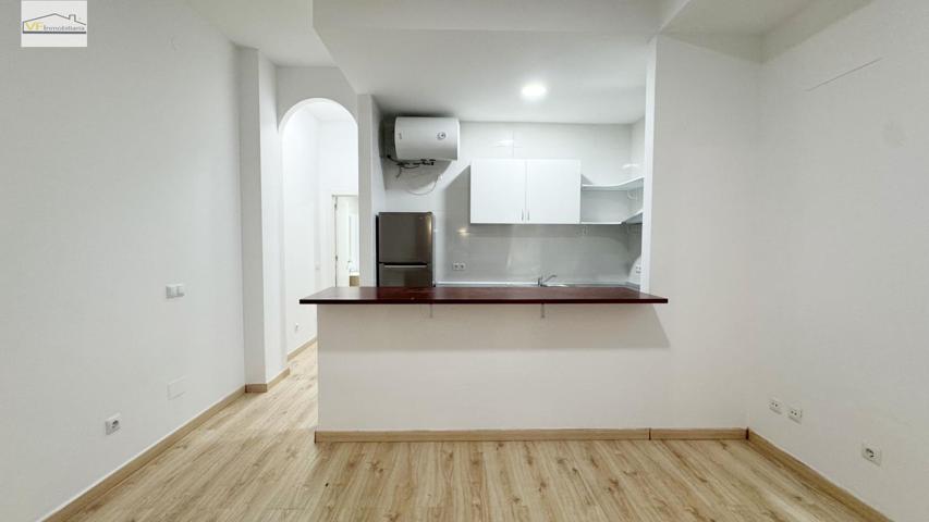 ¡Vive cómodo, vive bien: Apartamento reformado junto al Hospital Civil! photo 0