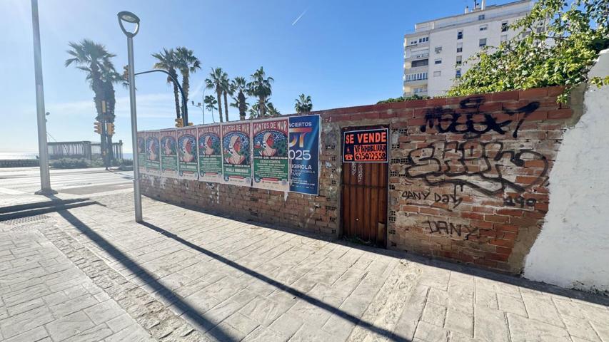 ¡Exclusivo solar en primera línea de playa en Málaga Este! photo 0