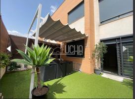 Unifamiliar Pareada En venta en Urbanizaciones, La Pobla De Vallbona photo 0