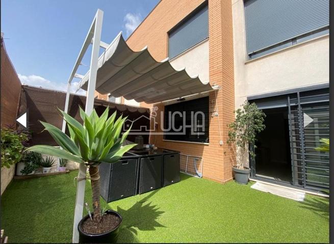 Unifamiliar Pareada En venta en Urbanizaciones, La Pobla De Vallbona photo 0