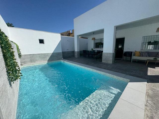 MAGNIFICA CASA EN PLANTA BAJA CON PISCINA PRIVADA JUNTO A LA ZONA DE BAJO DE GUÍA photo 0