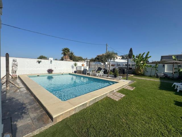 ESTUPENDA CASA DE CAMPO, PISCINA Y ESPACIOS VERDES A UN PASO DEL CAMINO SEVILLA photo 0