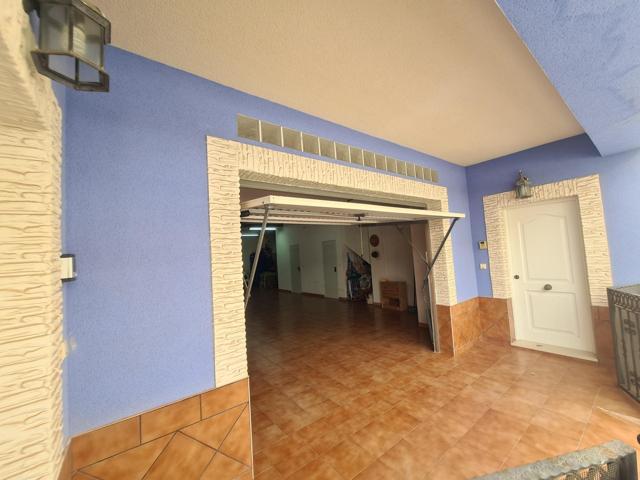 Edificio con garage privado en el centro de la torrre de la horadada. photo 0